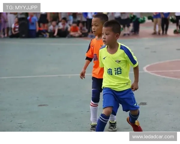 足球明星的奋斗历程与激励人心的演讲故事分享