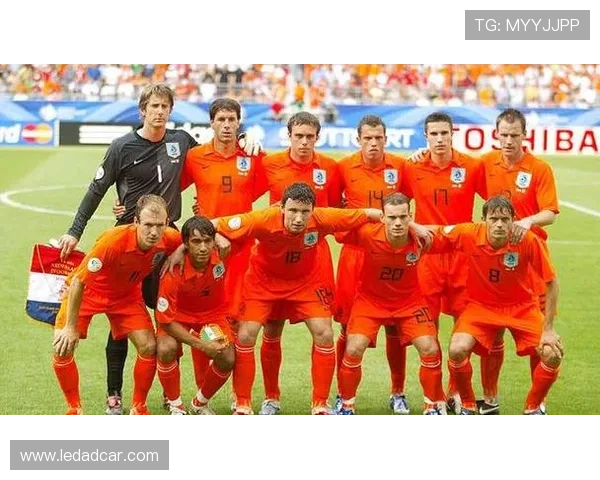 传奇足球明星盘点：那些改变历史的绿茵巨星与他们的辉煌成就