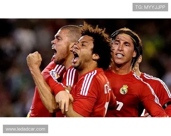 历代韩国与日本足球明星的辉煌成就与传奇故事回顾